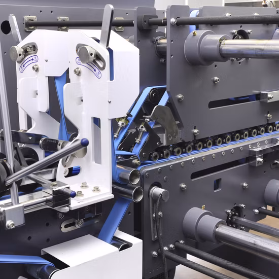 China Cartones Yaojia Pallets Carpeta corrugada Encoladora Caja Máquina para fabricar bolsas de papel Venta caliente