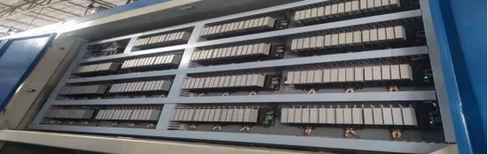 Tapa de taza de café de papel de plástico de alta velocidad automática Bandeja plana Caja de embalaje de frutas Caja de termoformado al vacío Máquina formadora